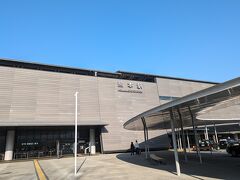 食後は熊本駅へ、雲ひとつない青空が広がっています。
素敵なドライブ日和になりそうです。
