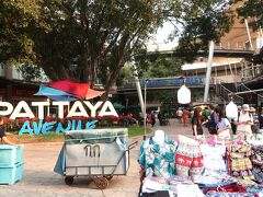 ６，セカンドロードより、Pattaya Avenue経由で、下記施設へ行けます。

１，【Centara Residence ＆ Suites】
２，【Centara Azure Pattaya Hotel】
