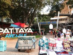 7，セカンドロードより、Pattaya Avenue経由で、下記施設へ行けます。

１，【Centara Residence ＆ Suites】
２，【Centara Azure Pattaya Hotel】