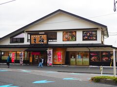 14:30

フェリー乗り場に戻り・・・

やっとランチにありつける。
並んでいる店は避けて船主という回転寿司へ。