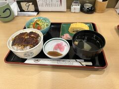 ミニ丼う巻きセット
　見た目よりご飯の量はありました。