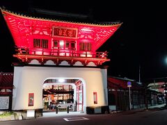 １８：４０　「武雄温泉」へ

まずはこの赤い楼門を見ねぐぢゃ
電気まだ消さないでぇ～（■皿■）

と思ったら
２３時までライトアップやってるって

