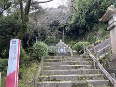 遊歩道で薩摩義士碑に降りてきました。
バスのルートだと2停留所分戻る感じ。