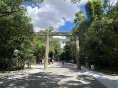 道産子リクエストにより熱田神宮へ。暑いので私は宝物殿のロビーで涼んでました。