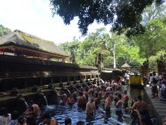 ティルタ ウンプル寺院