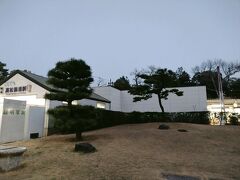 ことでんの高松築港駅。
丁度ことでんも停まっていました。