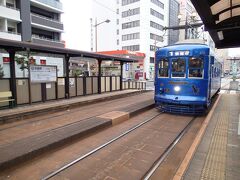 朝ごはんを食べに、一電停分乗車します。