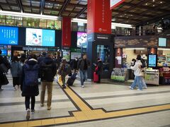 相変わらず人が多い仙台駅
