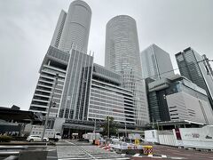 名古屋に到着！
雨です(笑)
雨女ですが何か、なのですが、今回は違います！
到着時は雨、でも徒歩移動開始頃から雨が上がり傘要らずでした