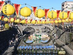 【眼鏡橋（めがね橋）】16:50
夜になる前にめがね橋周辺を見に行きます。黄色い提灯が飾られていました。