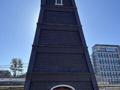 入口に近い場所に建つ『甲府 時の鐘』です。

かつて江戸期から明治期にかけて甲府の街に建っていた、時を知らせる鐘楼を模して建てられたものだそうです。

※画像は前日1月27日に撮影したものです。