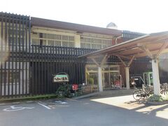 うまじ温泉（高知県安芸郡馬路村）
地下60mから湧出している温泉。
泉質：ナトリウム-炭酸水素塩・塩化物泉
効能：創傷・火傷・リュウマチ性疾患など
浴室からは安田川や馬路の山が眺められます。
宿泊、日帰り入浴、レストランの利用ができます。