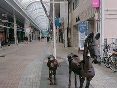 旅のはじまりという彫刻。
ドン・キホーテのロシナンテがモデルだそうです。
小豆島に向けて出発するタイミングにぴったり。