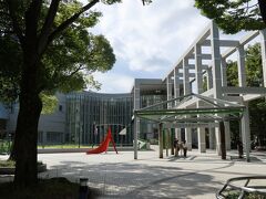 白川公園の中央部東側には名古屋市美術館があります。モダンな建物で、訪れた際には「ボテロ展ふくよかな魔法」展が開催されていました。ボテロの手に掛かると可愛いふくよかな姿になってしまうのが面白いです