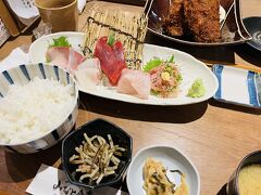 わたしは『地魚刺身定食』。

ブリ、タイ、マグロ、カンパチ、桜エビ、だったと思います。新鮮なお魚ランチで大満足！ご馳走さまでしたー。