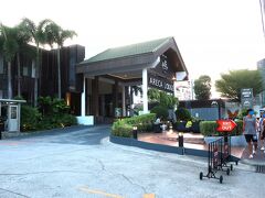 【Areca Lodge Hotel】
コンドへの裏道があります。