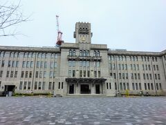 寺町通りには立派な京都市役所。
ただいま改修工事中、先日、市長が変わったんですね。