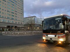 翌朝６時に盛岡駅に到着。
熟睡はできませんでしたが、断続的に寝ることはできました。