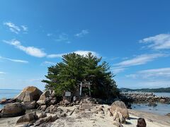 高速乗って40分ほど。
第三の目的地「箱島神社」へやってきました！

SNSでクチコミが広がりなかなかの混雑具合(私もそのうちの1人♪笑)
天気良くてめちゃくちゃ暑い！2月とは思えない暑さでアウターいらずです。