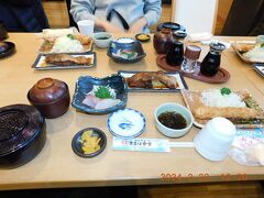 お楽しみの昼食です。

12時15分に「まるは食堂りんくう常滑店」に到着。

ジャンボえびフライが名物だそうです。

ジャンボえびフライも美味しかったですが

ハマチのお造りが美味でした。

満腹です。


愛知県常滑市りんくう町3-9-5




