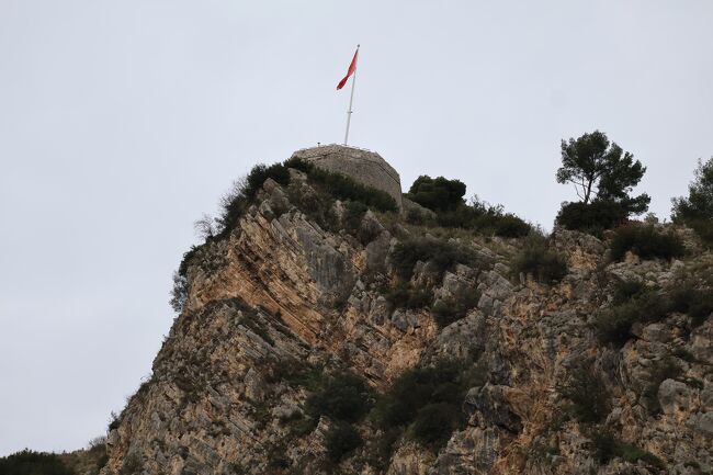 ベラト市街・ゴリツァ地区からベラト城を見ています