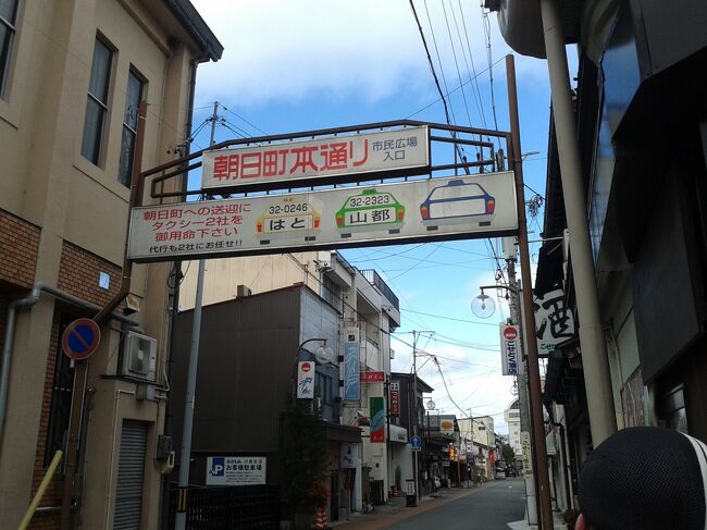 ここはスナックなど夜のお店がたくさんありそうな通りでした。（通らずですが。。。）