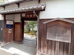 ふふ京都の隣にある無鄰菴、山縣有朋の別荘でした。
お庭がきれいで冬場は見学料は安いのですが、折角温まったのに長いこと外は辛いから次回にします。残念です( ;∀;)