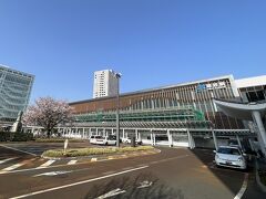 ●福井駅

旅の２日目の朝、この日も早起きして朝食をサクッと食べたのち、８時前に「福井駅」近くのホテルをチェックアウト。
同じく駅前にあるレンタカーの店舗で車をピックし、この日はここから福井近郊に点在する気になるスポットを順に巡っていきます。