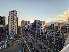 平沼橋から観た景色。この先は相鉄線の平沼橋駅。横浜駅の隣の駅。