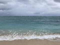 3日間ともにすぐれないお天気でした。

でも、せっかくのホテル前のビーチ。
お散歩してみました^ ^

さて、今日もたくさん周りますよっ！