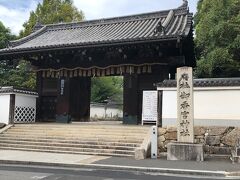 桃山御陵前駅近くの大きな神社です。