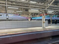 ひたちに乗ったら、窓から新幹線が見えてテンションアップ。これは東北新幹線とこまちかしら。旦那が郡山にいる時はよく乗って遊びに行ったんだけど。