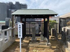 こちらは丸橋忠弥の墓。
江戸時代の武士で、慶安の変で幕府を転覆させようとした人物です。
