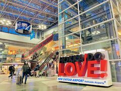 2/27  出発当日　　18:00 新千歳空港

今日の最高気温は +２℃
真冬日をまぬがれたお陰で、薄手のダウンで北海道を離脱。