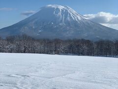 お天気GOOD。
羊蹄山がすごい迫力！　外国人は羊蹄山も富士山だと思ってる方多いようですよ。
昨年イギリスに行った際に、店員さんが北海道に行って富士山見たって。カナダ在住の次女の知り合いも同じこと言うそうです汗。一応「えぞ富士」と呼ばれてはいるけどね。
日本の山は全て富士山なのか、、、、
