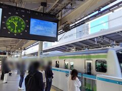 横浜で根岸線に乗り換え。
横浜線から直通する桜木町ゆきに乗る。