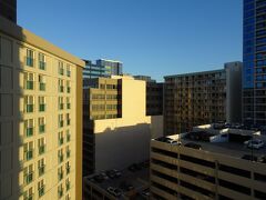 ３日目、２月１１日の朝になりました。
明日は帰国なので、実質的には最終日。
ようやく時差ぼけが解消したのか、この日は７時過ぎまで目が覚めることなく寝れました。

しかし・・隣で寝ている人のスマホが、何度も鳴ります・・・（笑）