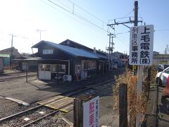 【その２】からのつづき

上毛電鉄の大胡駅構内にある電車庫を見学。
思いがけず見応えのある見学でした。