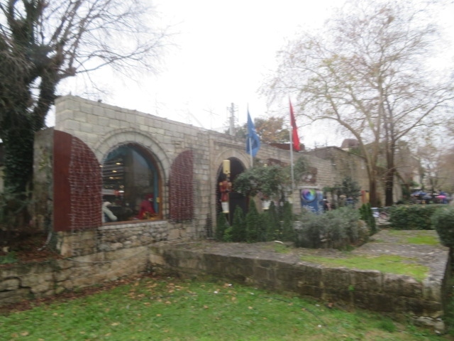 スカンデルベグ広場内