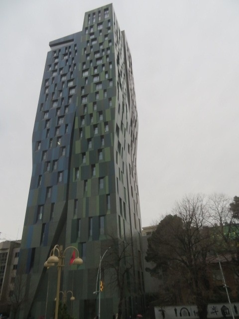 スカンデルベグ広場内を歩きました