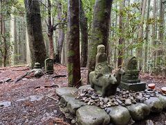 箸折峠・牛馬童子像