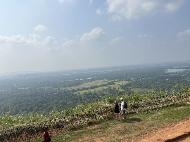 古代から変わらない眺めなんだろうな。<br />360度ジャングルなのに突然こんな岩、すごい。