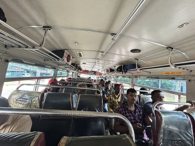 ダンブッラ→コロンボ（550ルピー＝約275円）<br />途中で休憩があり、平均5時間くらいかかる模様。<br />手術してトイレ問題が解消されたためほんと旅しやすくなったなあ～。<br /><br />2-3列のバスなんて初めてw