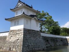 天守閣などはありません。広い公園です。