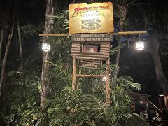 １８時３８分
「インディ・ジョーンズ・アドベンチャー」というアトラクションへ。