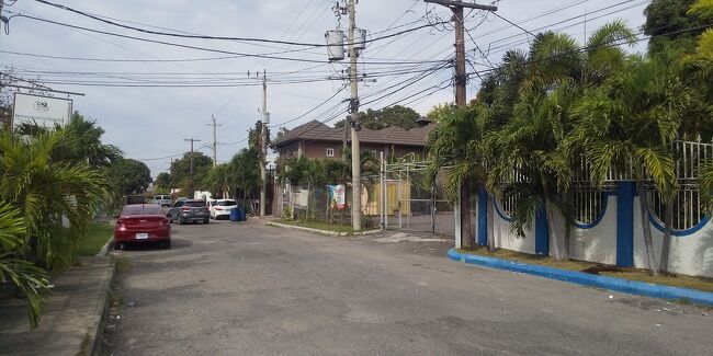 　町の中をマップスミー片手に散策しながら、ボブ・マーリーミュージアムへ。<br />　歩いてる人はあまり見かけず、、、。