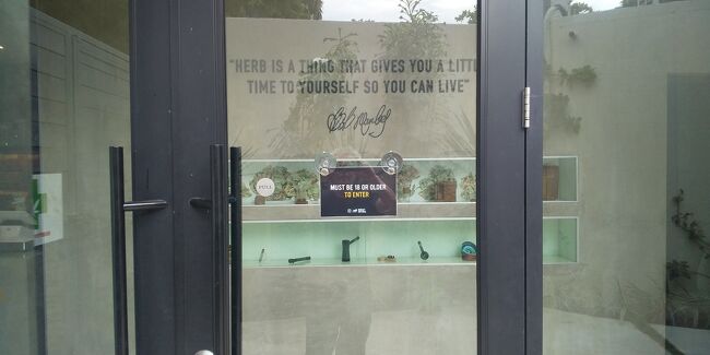 　ミュージアム敷地内散策してたら、こんな店が、、、。何かな？と覗いたら、、、