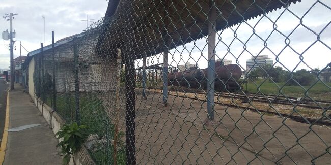 　駅周辺を散策。