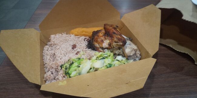 　たしかこの日の夕飯。昼飯は撮り忘れたようです。<br />　ジャマイカもライスがあるので、飯には困りません。キューバと違い、腹も壊さず、、快便快便！<br />　やっぱりキューバは水が悪いのかも？