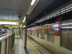 スマホのバイブで朝５時に起床です。姫路はおはよう放送前なので起きないと寝過ごしてしまいますから注意しないと。
一応、車掌さんも姫路で降りる人を見に来てくれます。